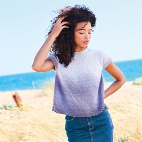 T-shirt med rundt brestykke