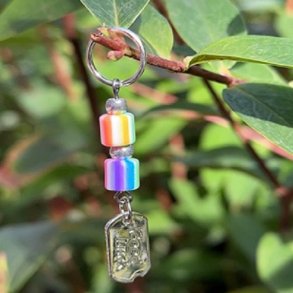 Strikkemarkr - Perle med tag: Good Luck 