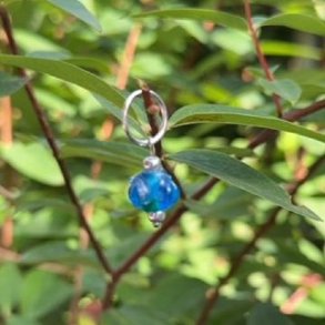 Strikkemarkr - Blgrn glasperle