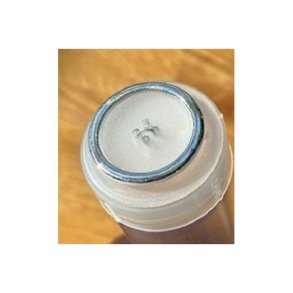 Hvid knap med slvkant