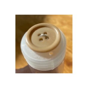 Mokka brun knap i plastik